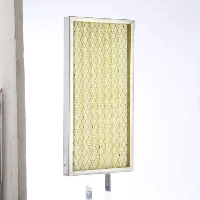 Meio filtrante de bolso de camada única com revestimento protetor de malha de metal laminado